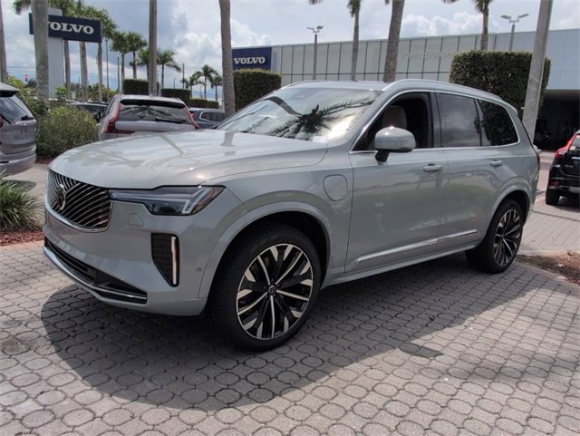 New 2026 Volvo XC90 T8 Plus image 4