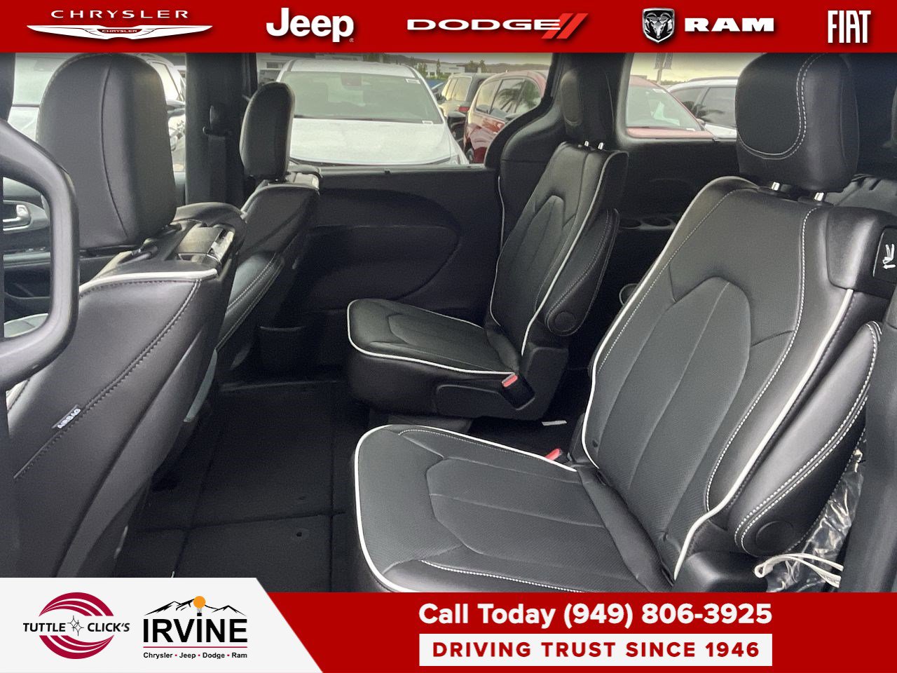 Used 2026 Chrysler Pacifica Limited w/ Uconnect Theater Family Group image 18