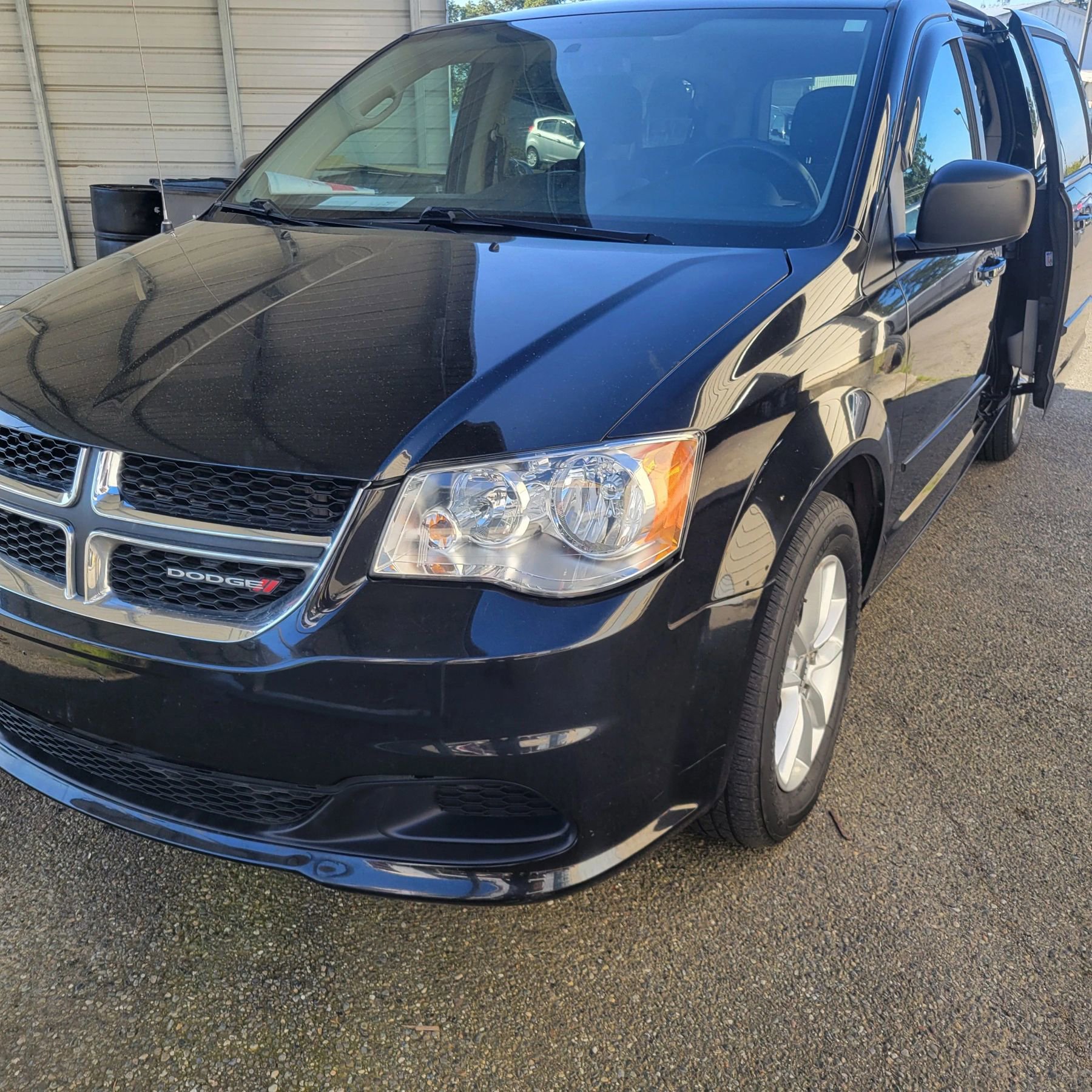 Used 2013 Dodge Grand Caravan SE image 2