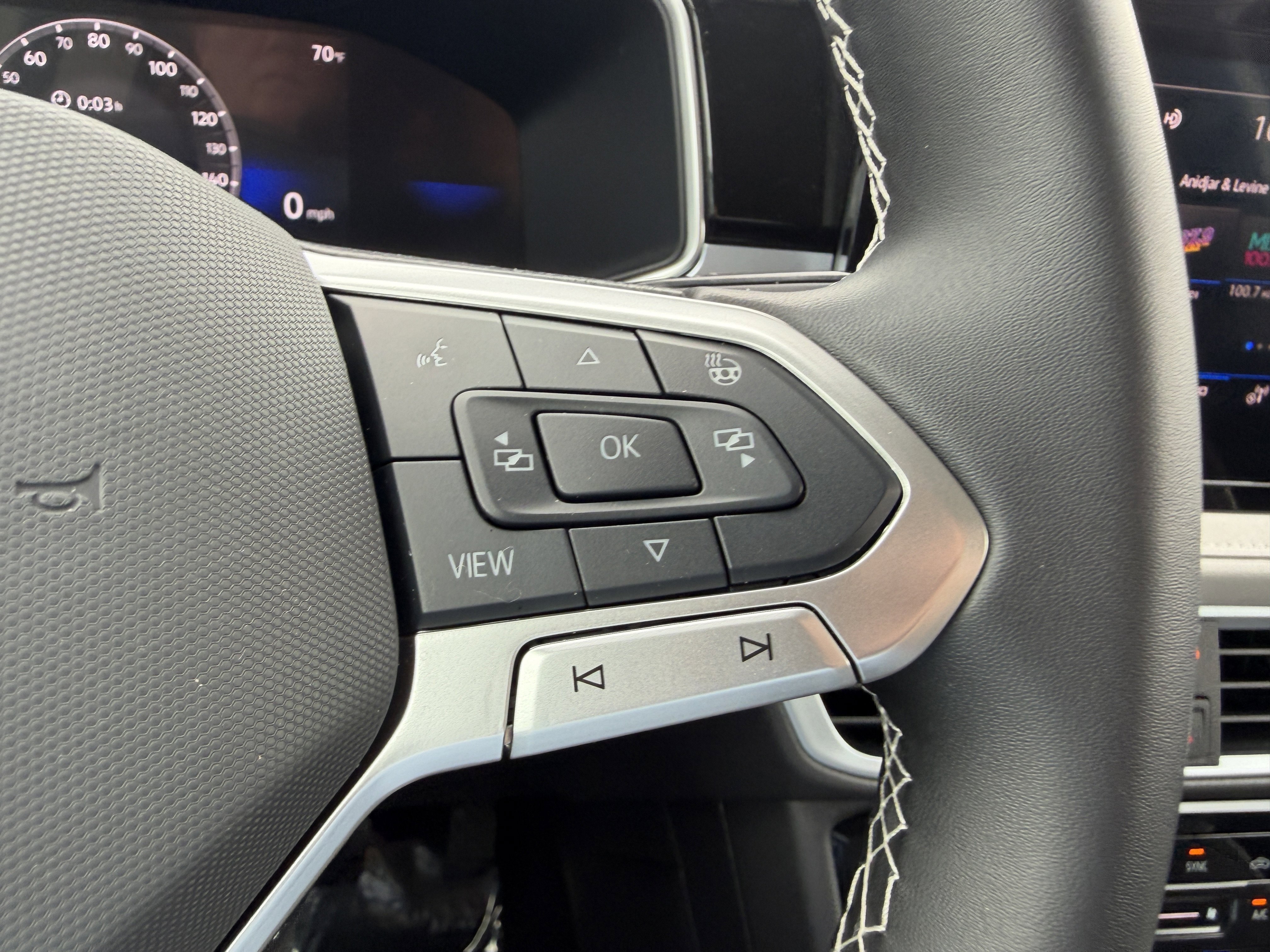 Used 2025 Volkswagen Taos SE image 27