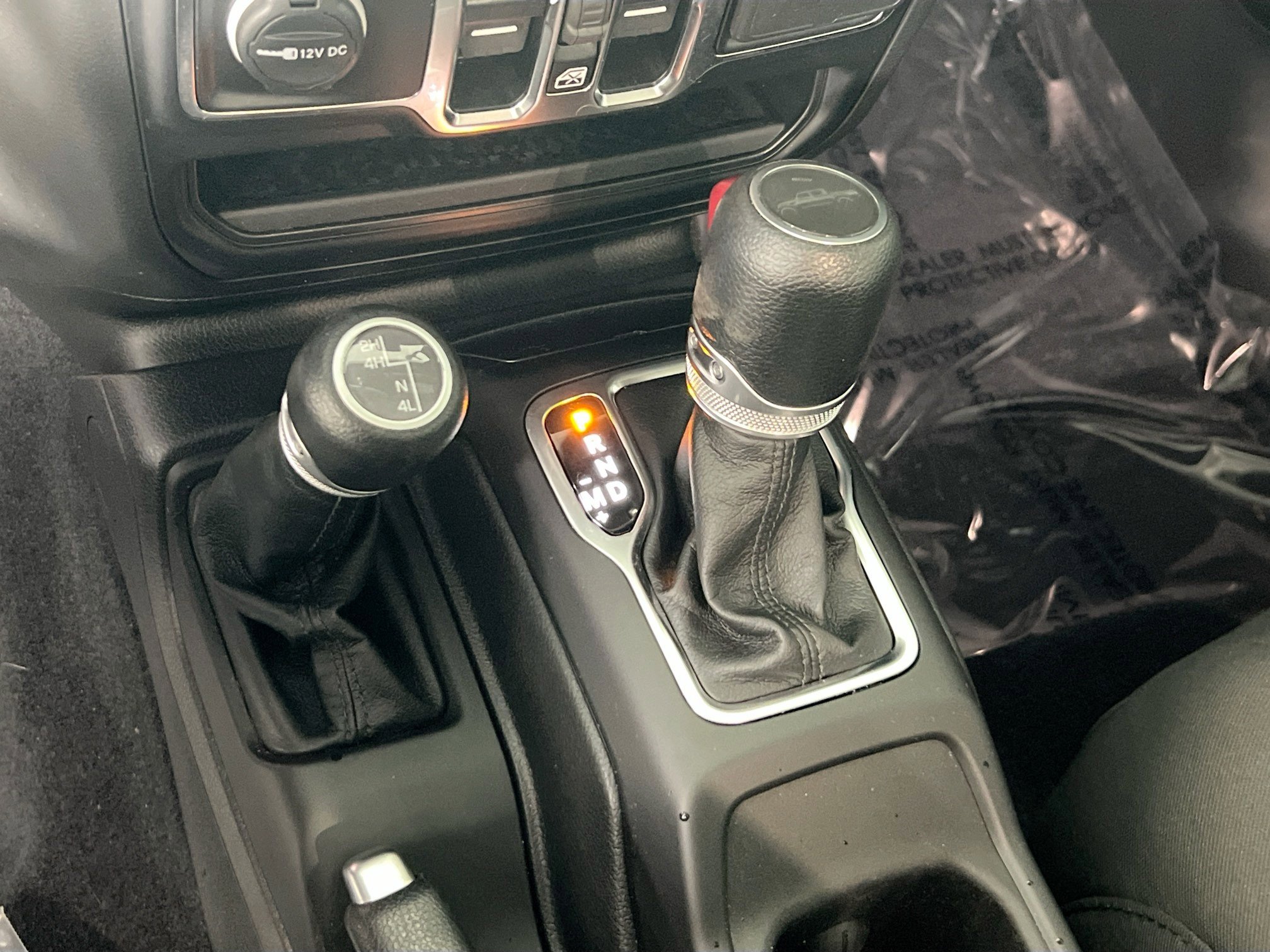 Used 2023 Jeep Gladiator Willys AWD/4WD image 16