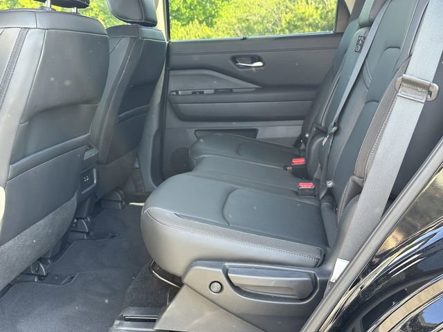 Certified 2025 Nissan Pathfinder SL w/ Black Appearance Package image 22