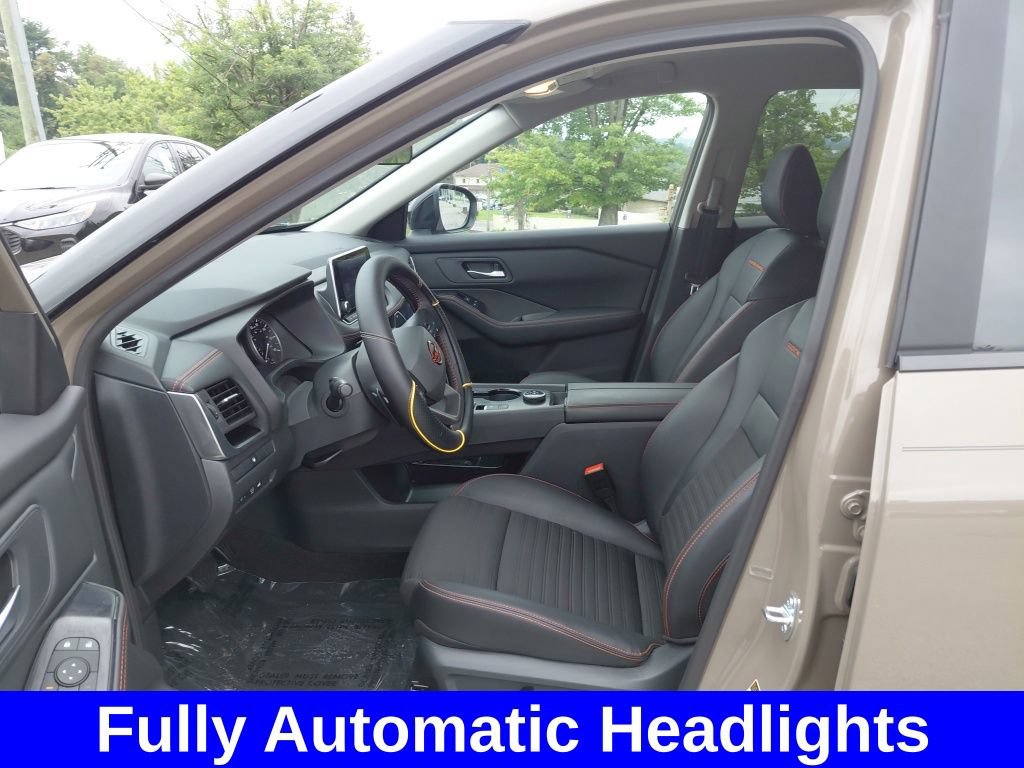 Used 2026 Nissan Rogue SV AWD/4WD image 28