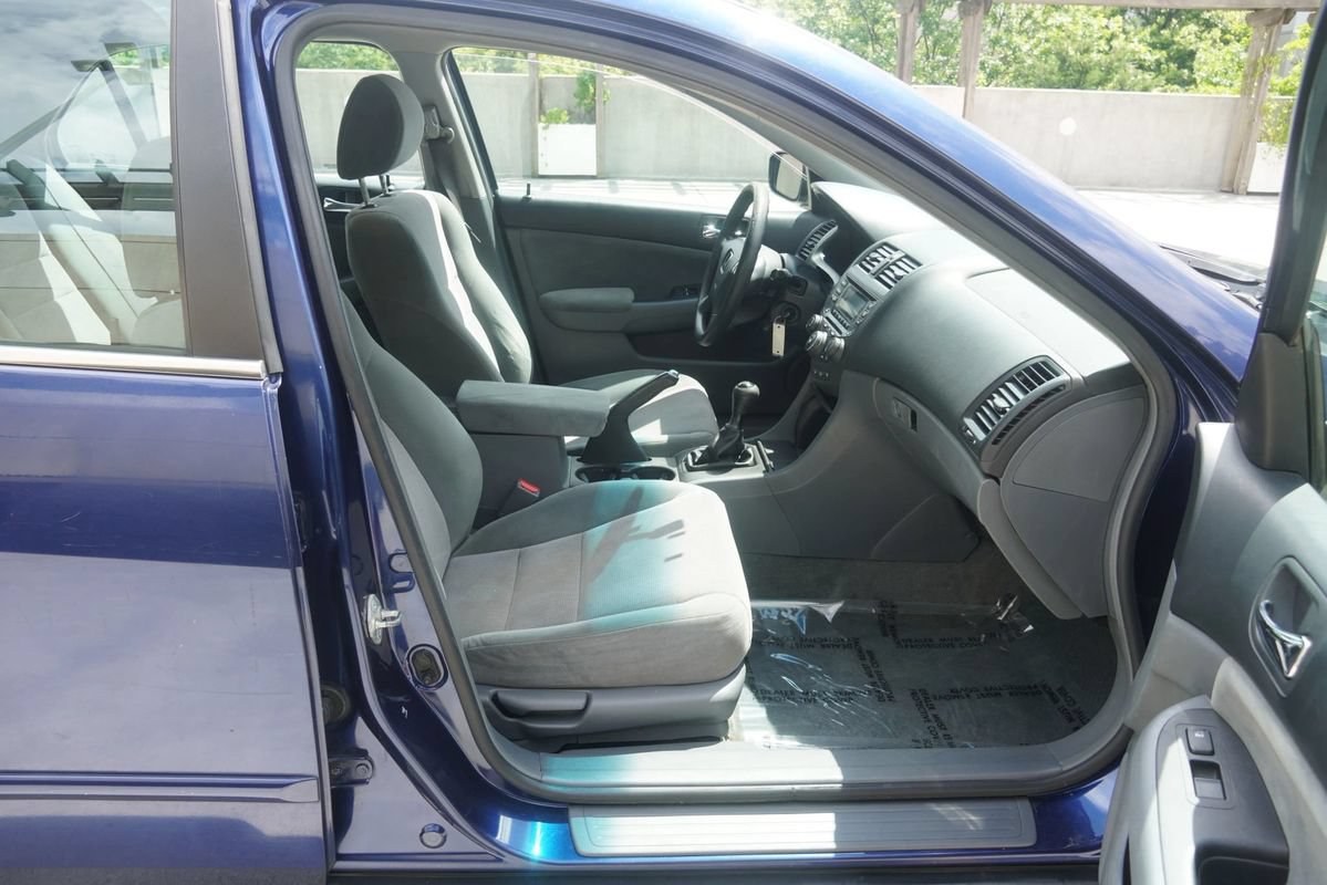 Used 2004 Honda Accord LX image 37