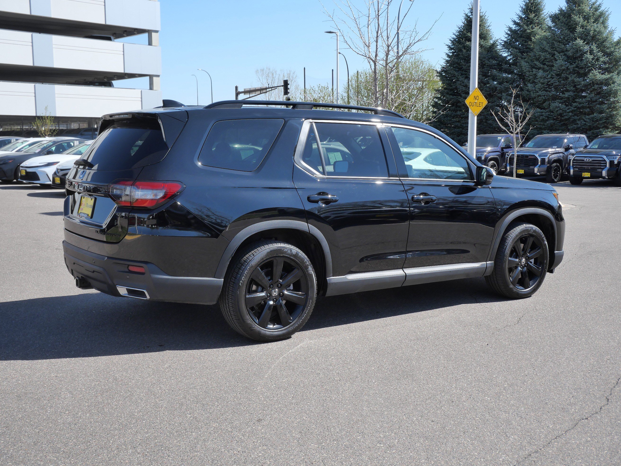 Used 2025 Honda Pilot Black Edition image 7