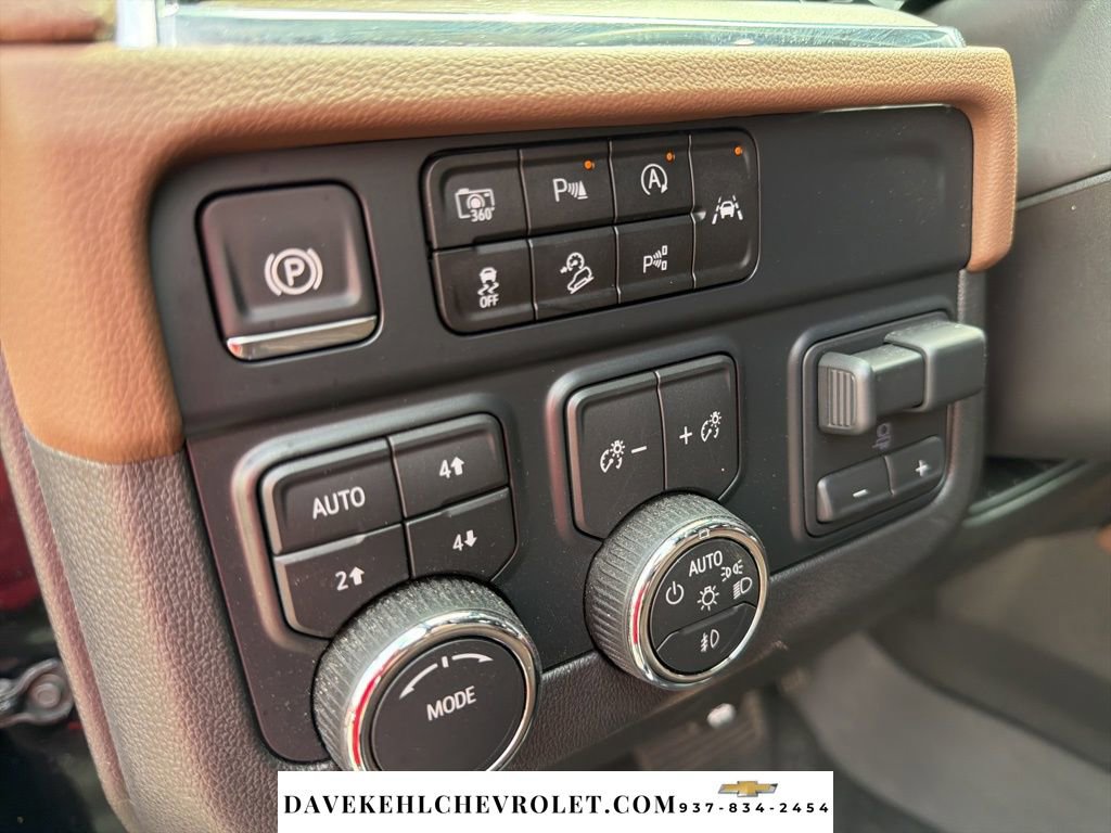 Used 2025 Chevrolet Suburban High Country w/ Sun And Tow Package AWD/4WD image 11