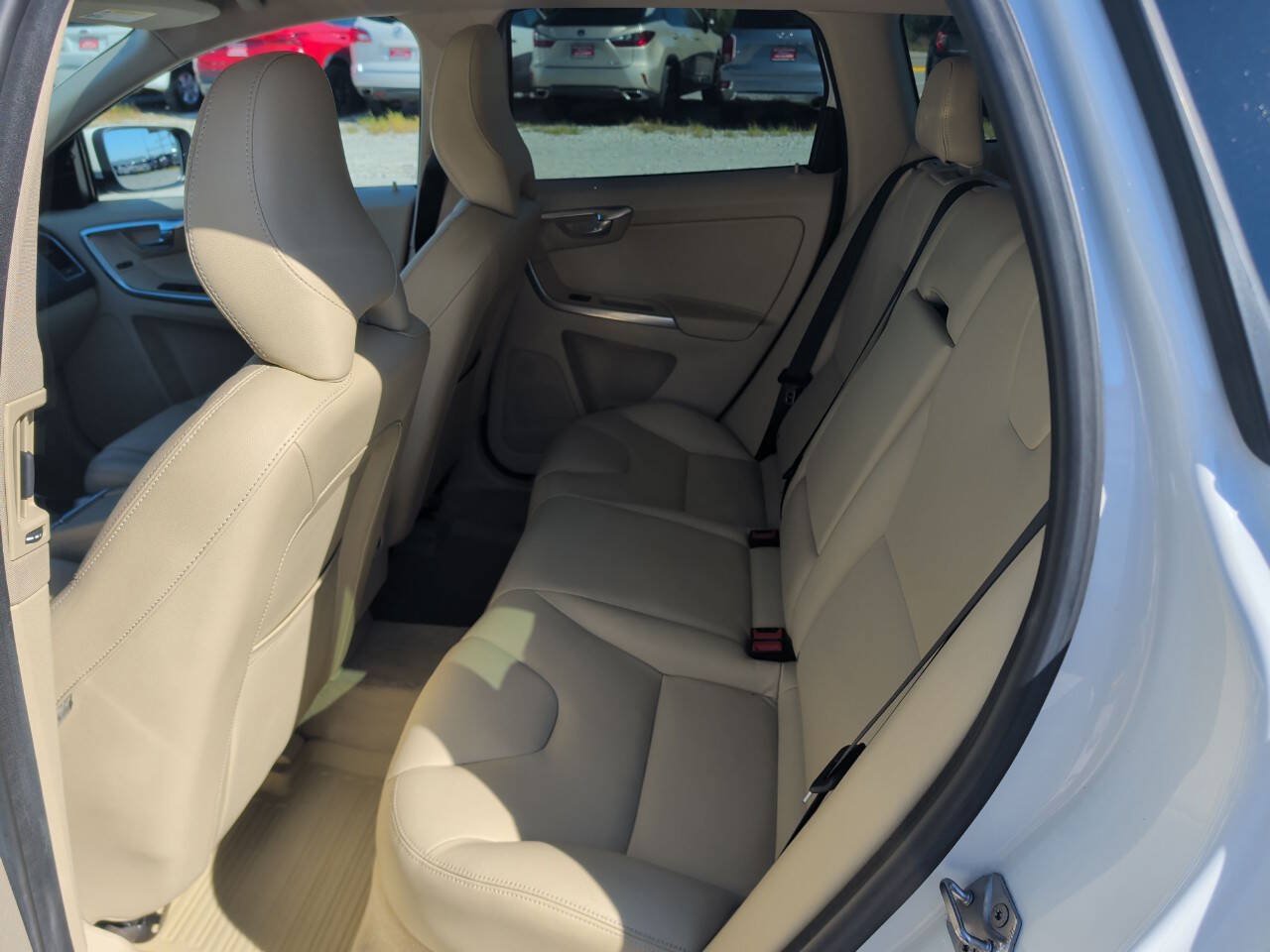 Used 2015 Volvo XC60 T5 AWD/4WD image 16