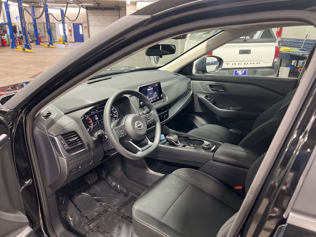 Used 2024 Nissan Rogue S image 21