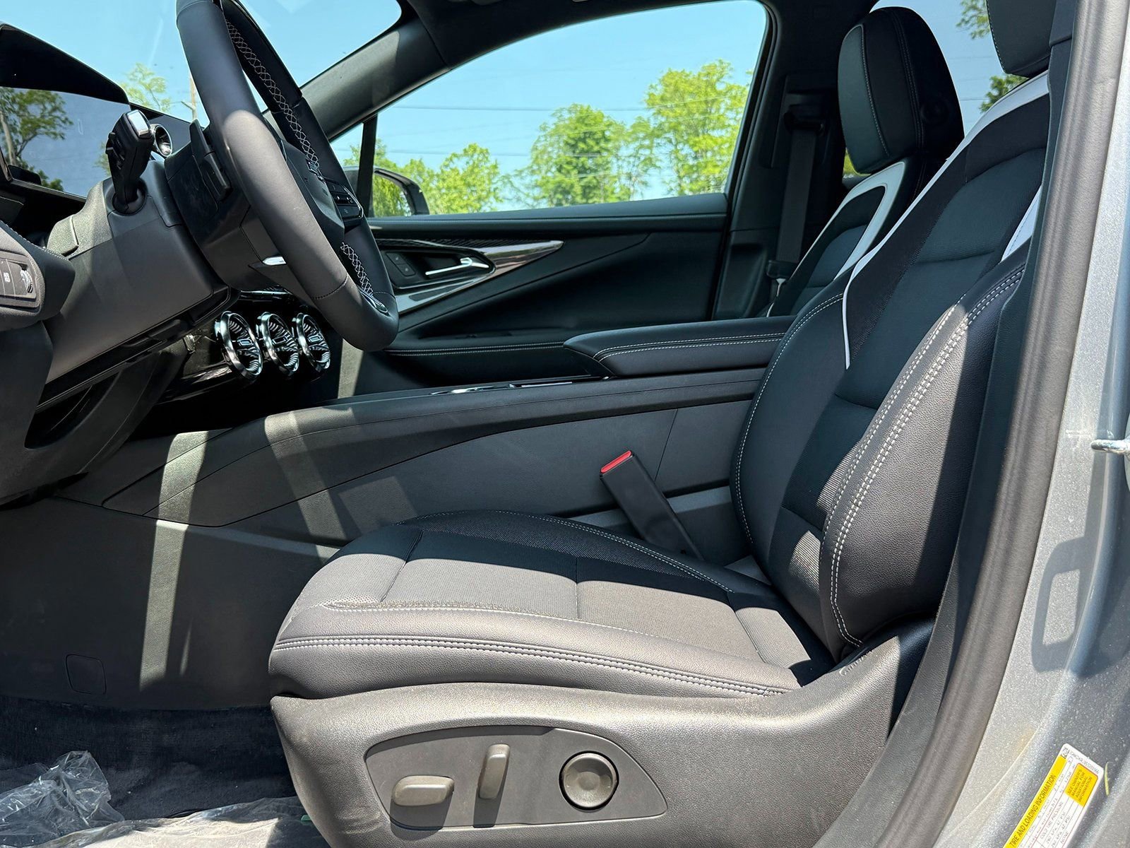 New 2025 Chevrolet Blazer EV LT w/ Super Cruise Package image 46