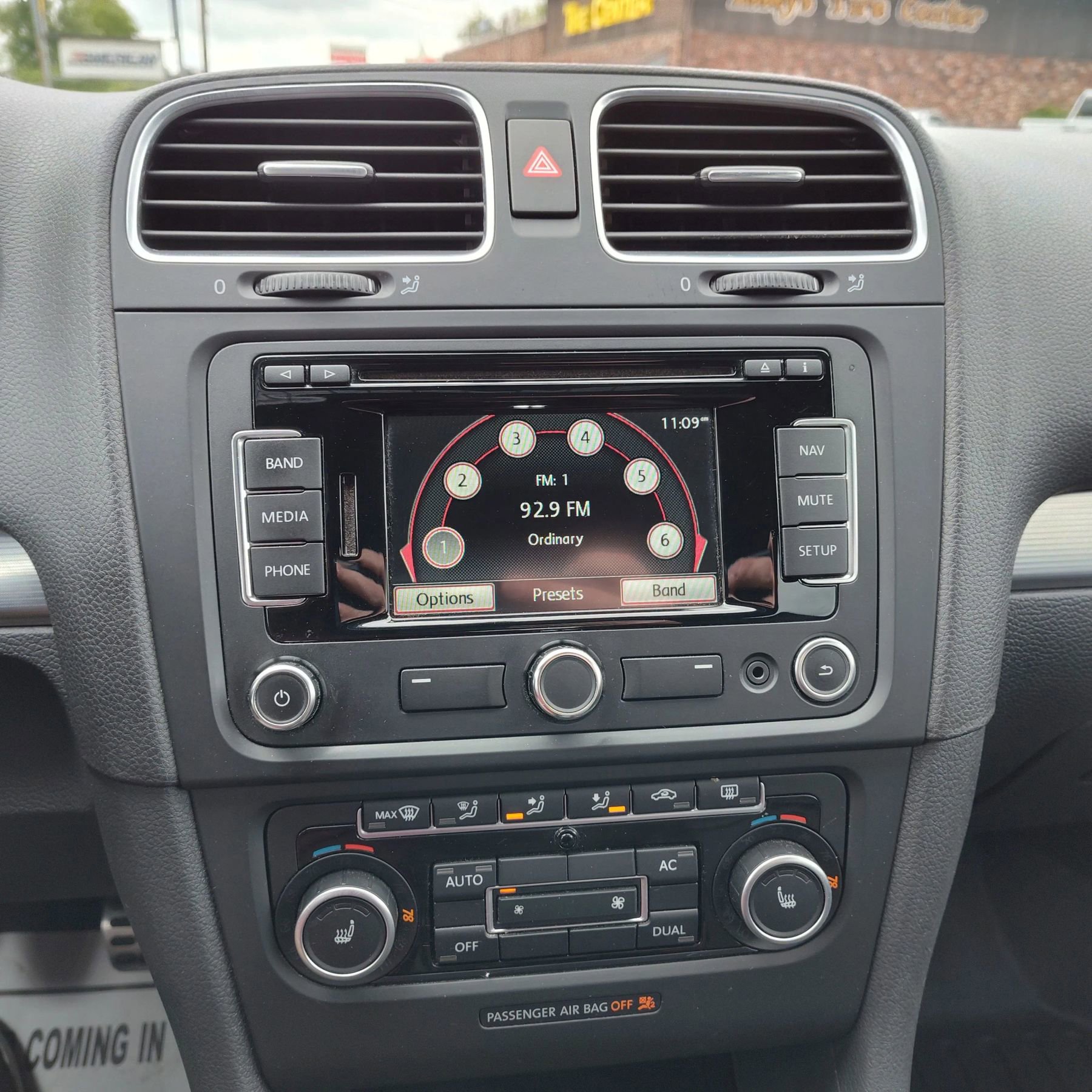 Used 2012 Volkswagen Golf 4-Door AWD/4WD image 17