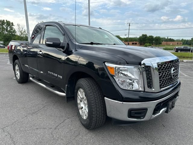 Used 2018 Nissan Titan SV AWD/4WD image 9
