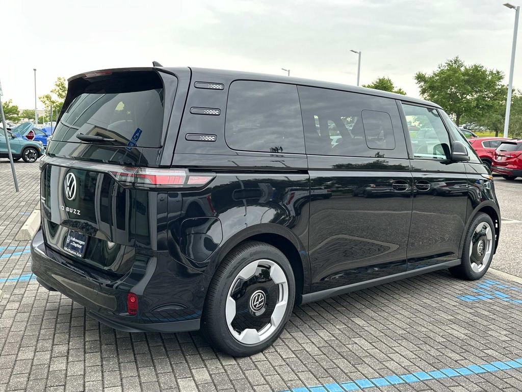 New 2025 Volkswagen ID. Buzz Pro S RWD image 9