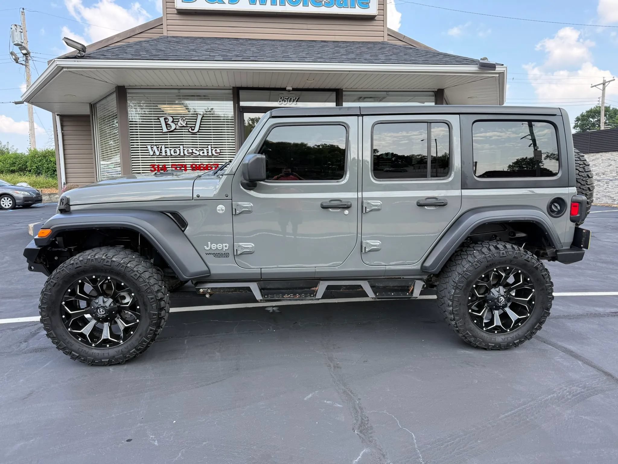 Used 2019 Jeep Wrangler Unlimited Sport AWD/4WD image 2