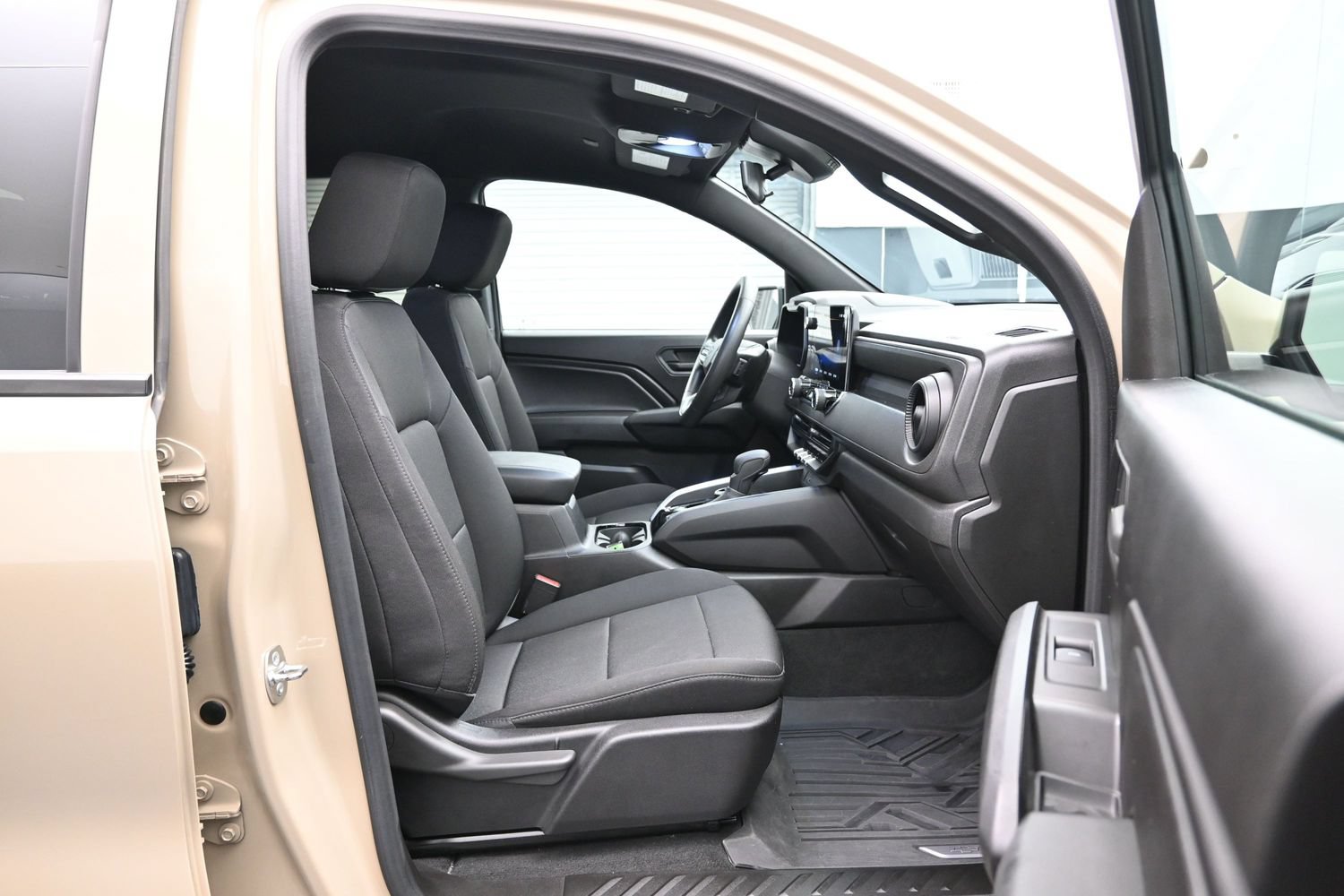 Used 2024 Chevrolet Colorado Trail Boss w/ Advanced Trailering Package AWD/4WD image 13