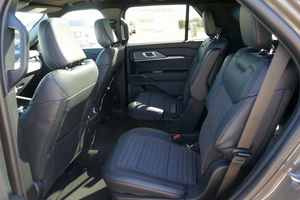 New 2026 Ford Explorer ST-Line w/ ST-Line Street Pack image 13