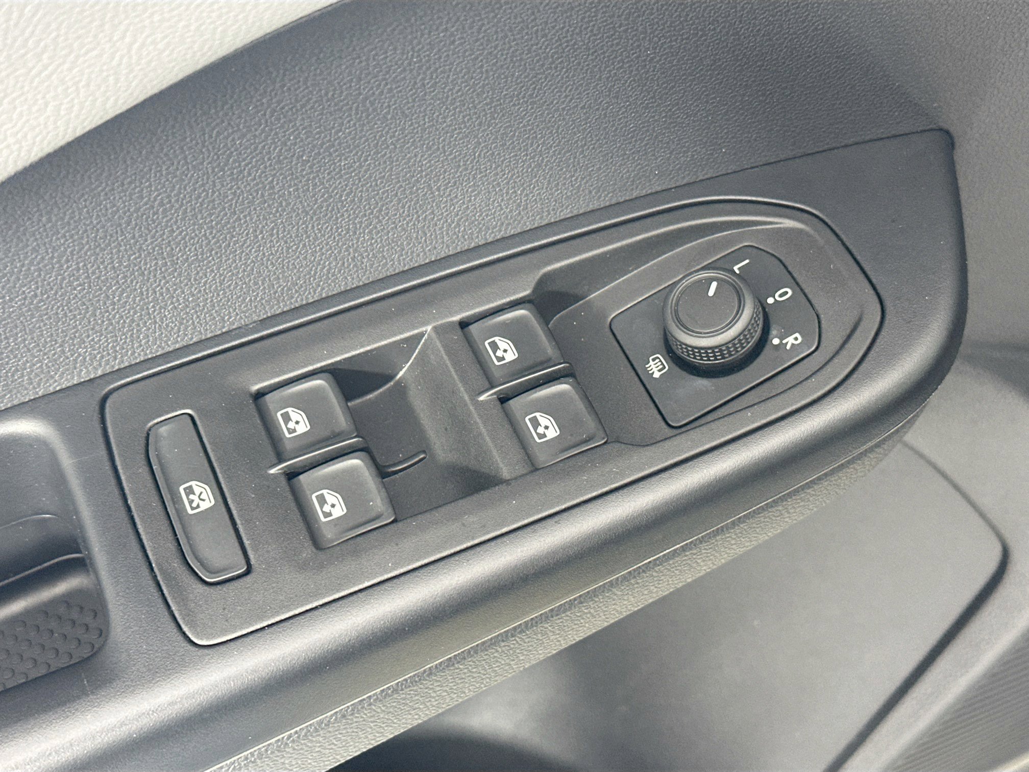 Used 2023 Volkswagen Taos SE image 17