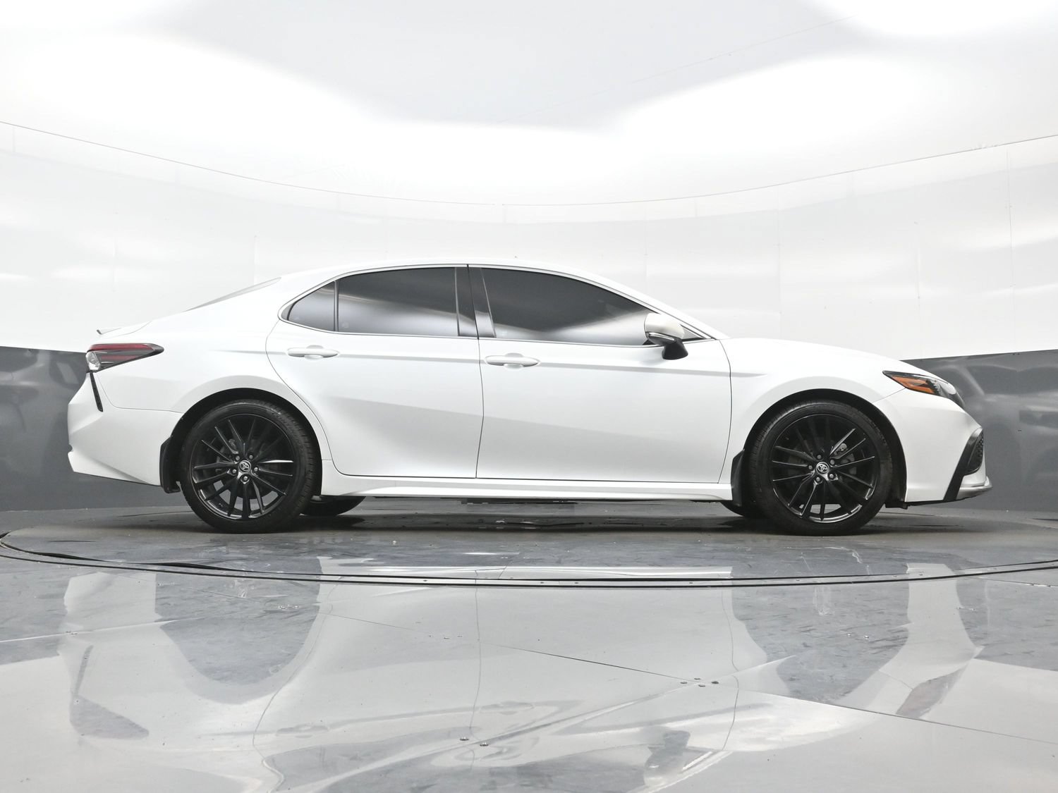Used 2022 Toyota Camry XSE w/ Cold Weather Package FWD image 35