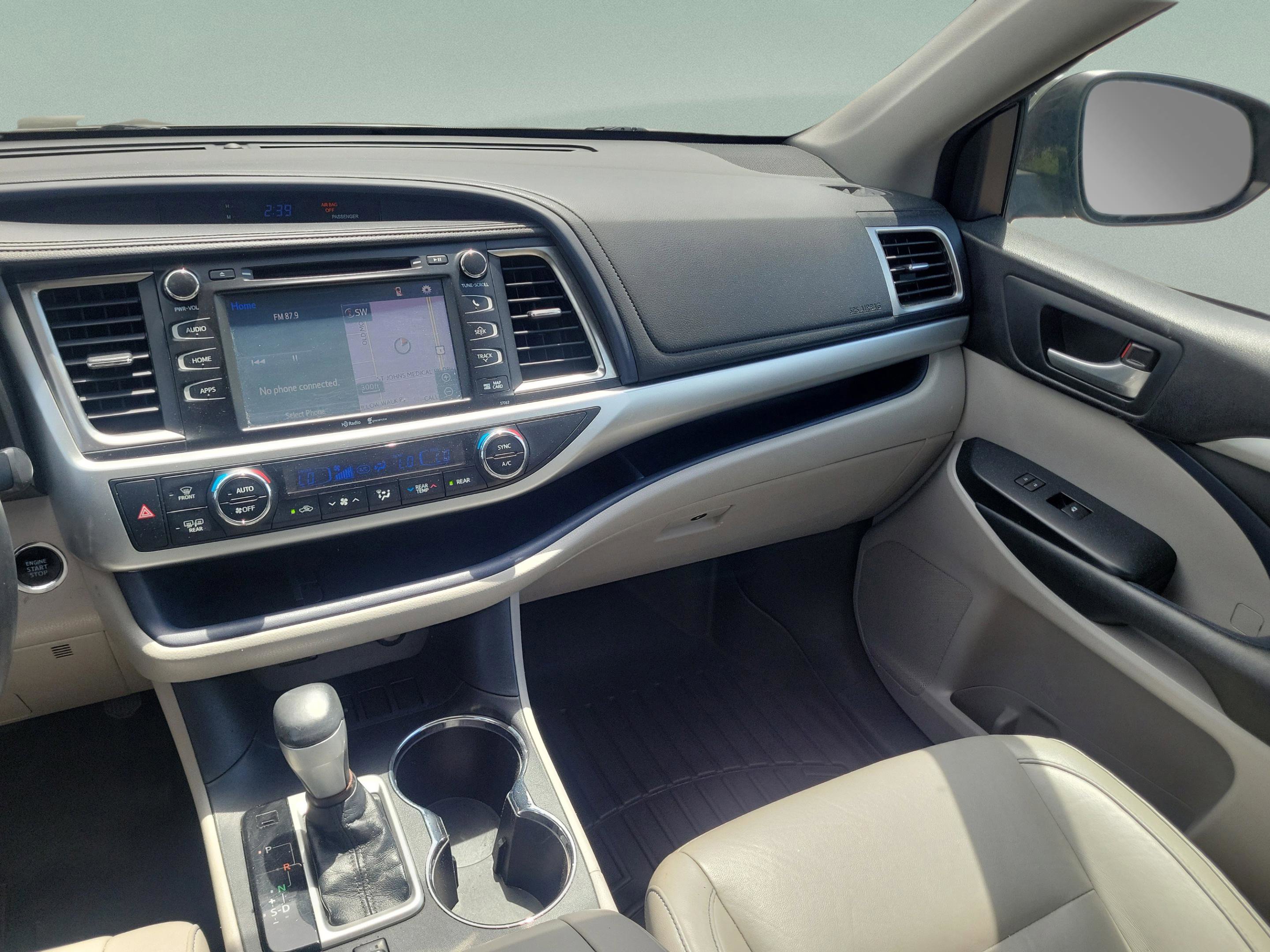 Used 2015 Toyota Highlander XLE FWD image 25