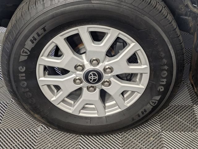 Used 2017 Toyota Tacoma SR5 w/ Tow Package AWD/4WD image 8