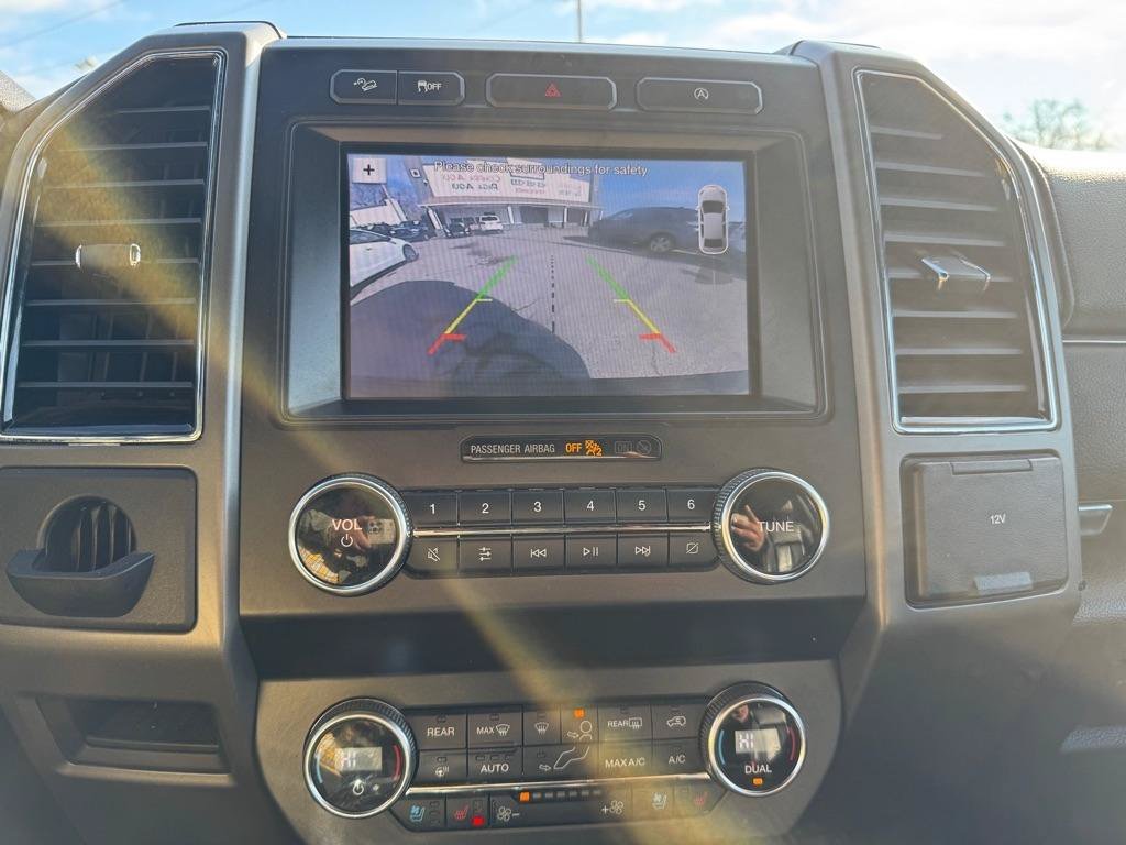 Used 2019 Ford Expedition XLT w/ Equipment Group 202A AWD/4WD image 17