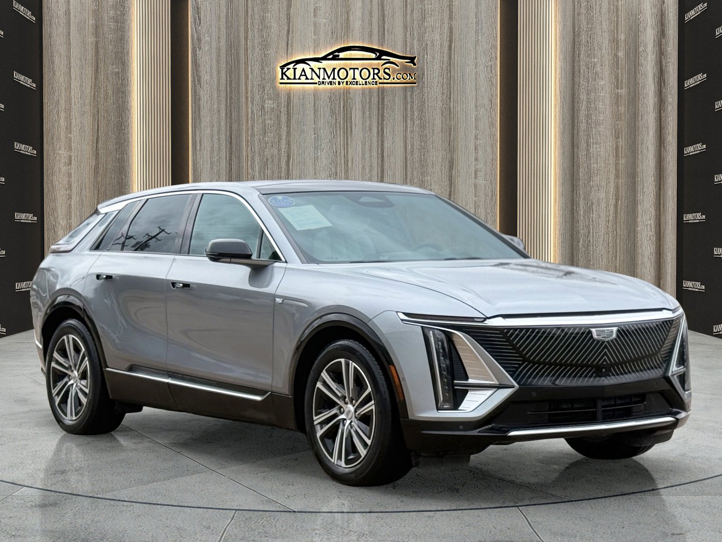 Used 2024 Cadillac Lyriq Luxury image 1