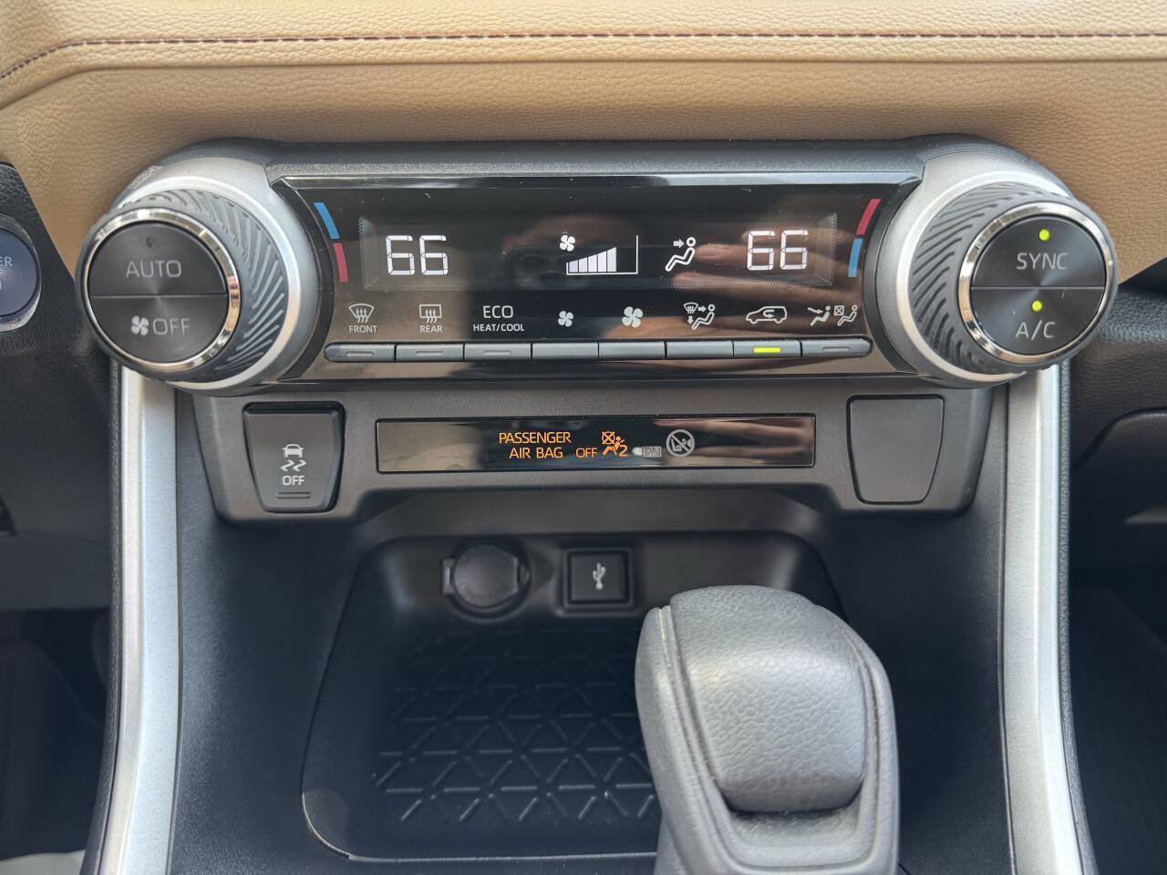 Used 2022 Toyota RAV4 XLE w/ Convenience Package image 20