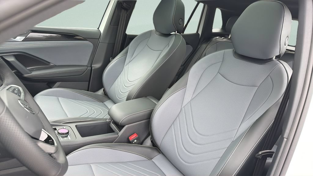 New 2026 Volkswagen Tiguan SE R-Line FWD image 25