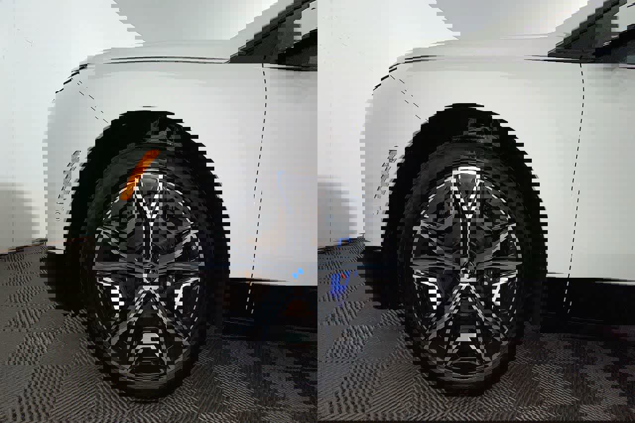 Used 2023 BMW iX M60 w/ Executive Package image 8