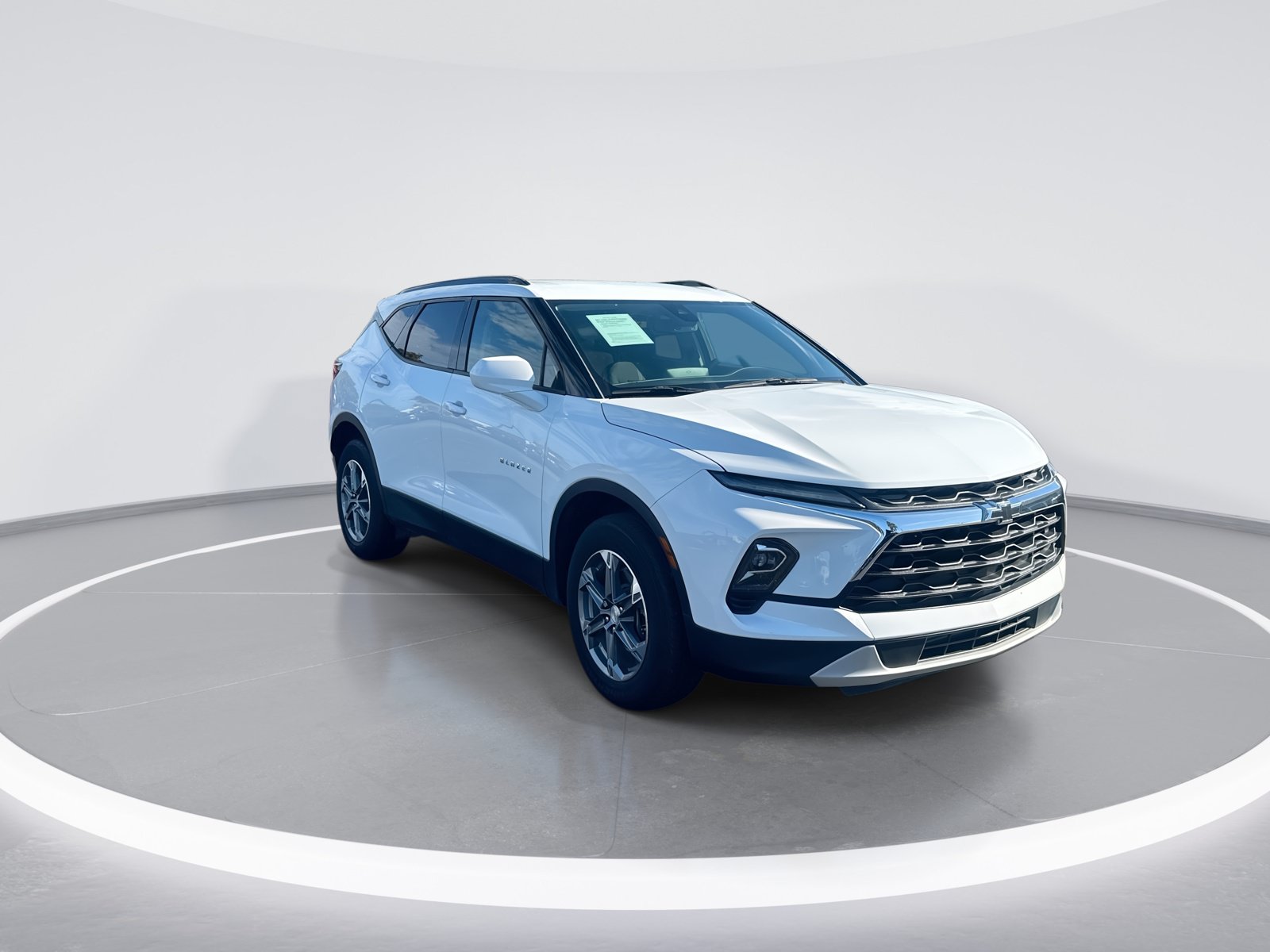 Used 2024 Chevrolet Blazer LT w/ Convenience Package FWD image 2