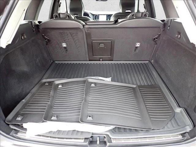 Used 2022 Volvo XC60 B5 Momentum image 8