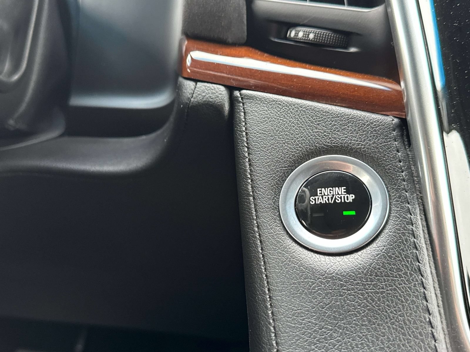 Used 2019 Cadillac Escalade Luxury AWD/4WD image 7