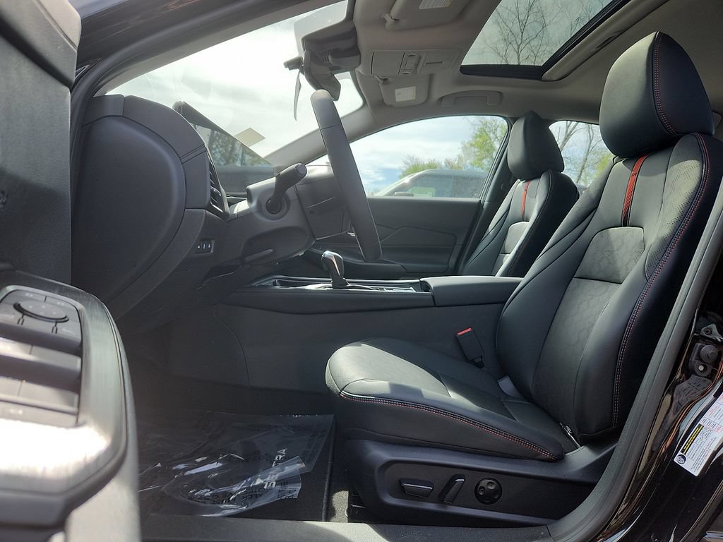 New 2026 Nissan Sentra SR w/ SR Premium Package FWD image 6