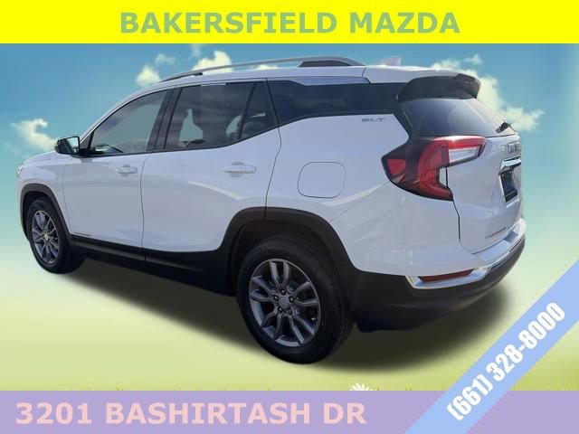 Used 2024 GMC Terrain SLT image 3