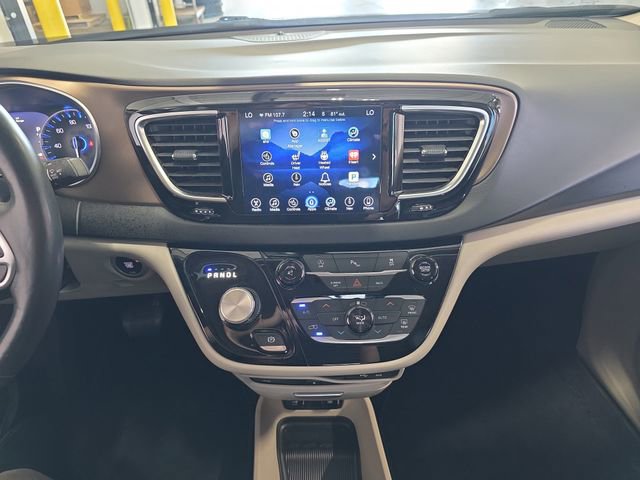 Used 2017 Chrysler Pacifica Touring-L Plus image 8