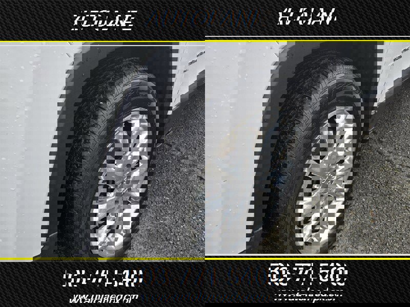 Used 2017 Jeep Cherokee Limited image 13