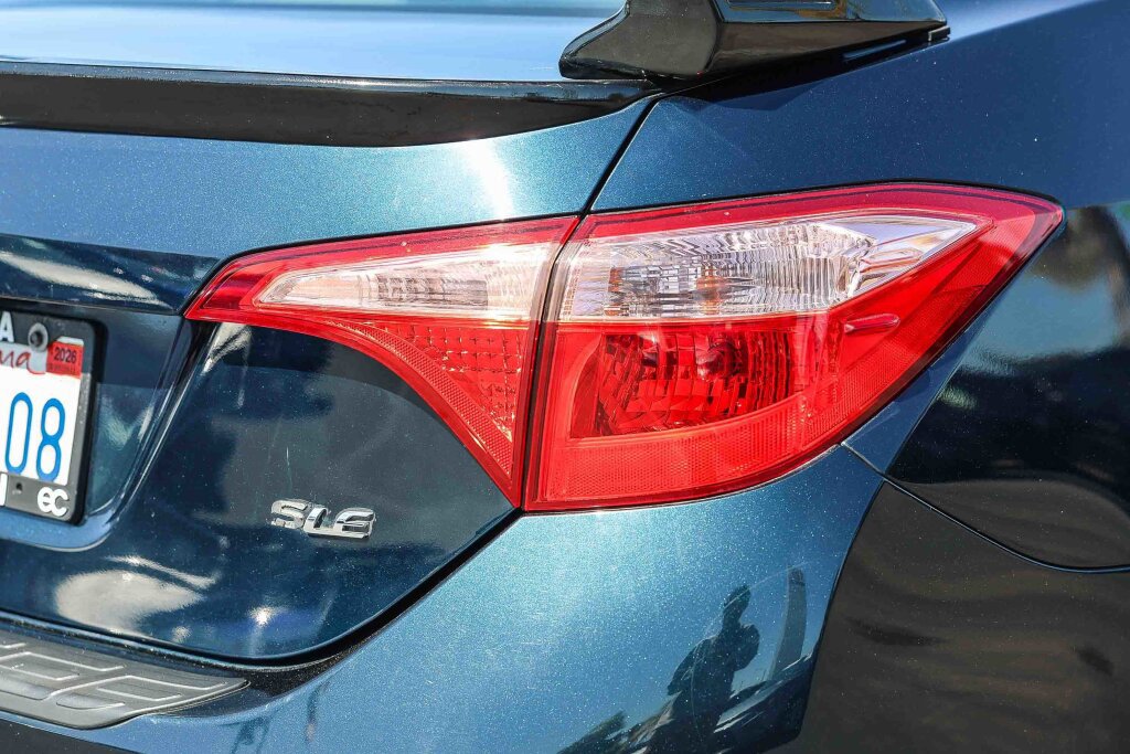 Used 2019 Toyota Corolla LE w/ Carpet Mat Package (TMS) FWD image 24