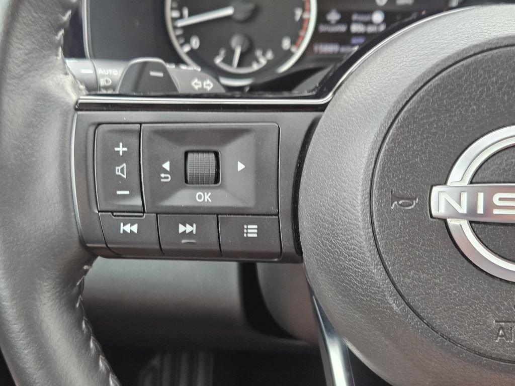 Used 2025 Nissan Pathfinder SL AWD/4WD image 33