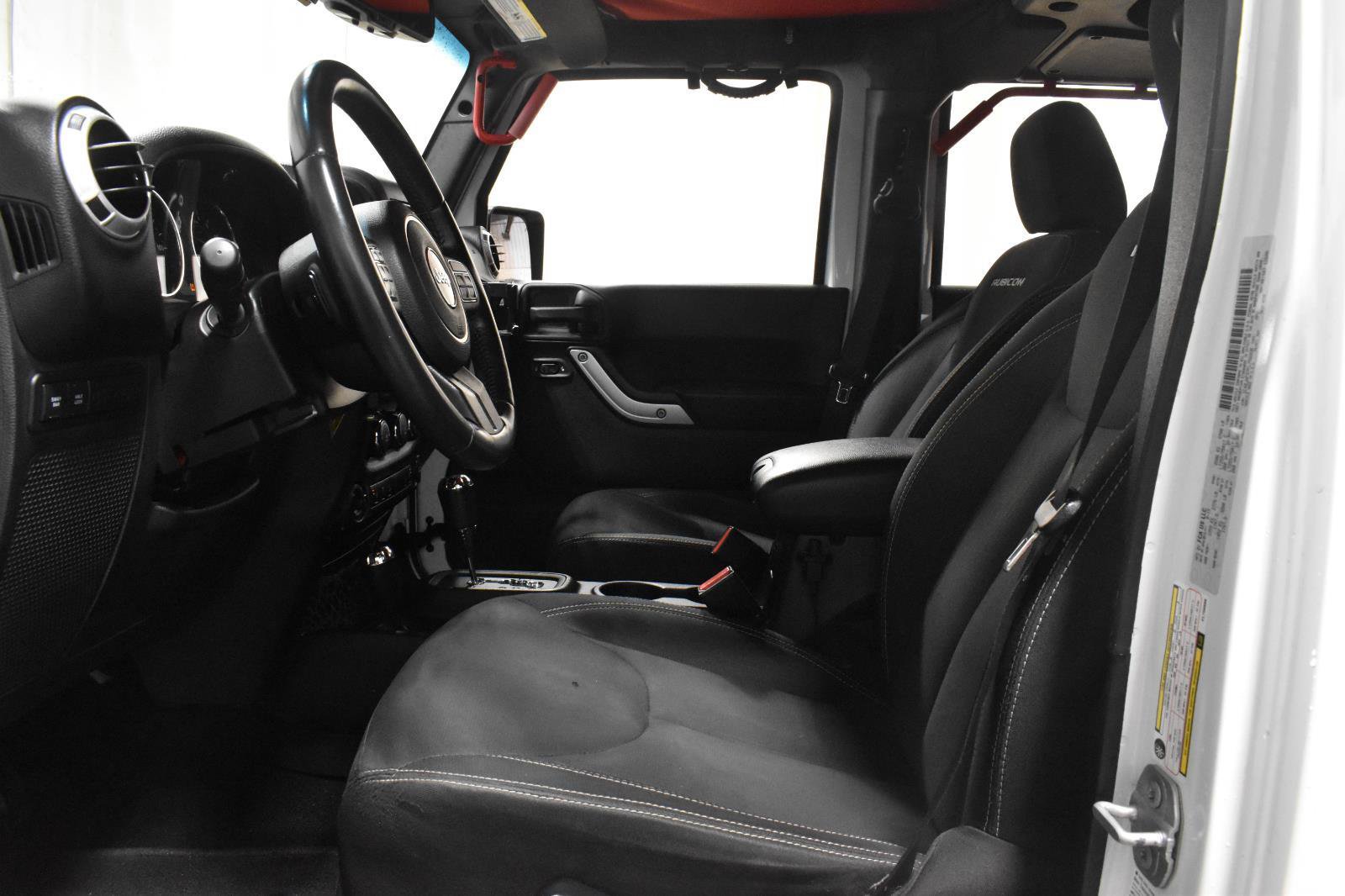 Used 2015 Jeep Wrangler Unlimited Rubicon w/ Connectivity Group AWD/4WD image 6