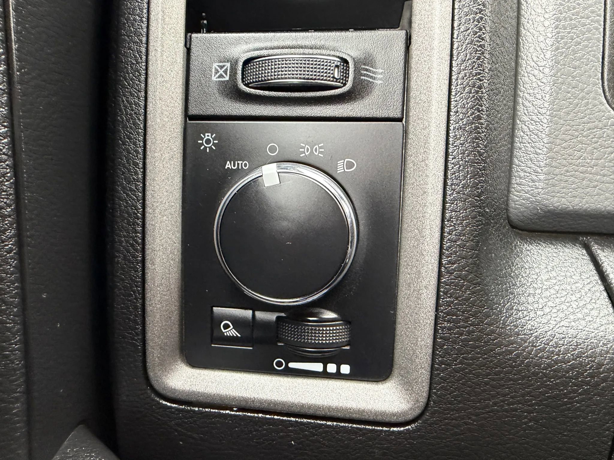 Used 2017 RAM 3500 Tradesman w/ Chrome Appearance Group image 27