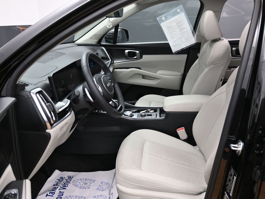 Used 2025 Kia Sorento EX w/ EX Panoramic Sunroof Package image 18