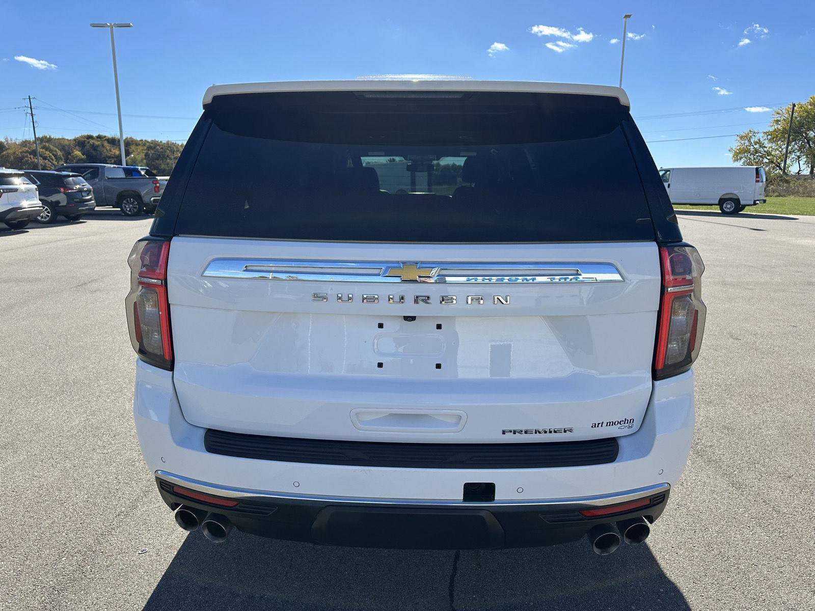 Used 2023 Chevrolet Suburban Premier image 4