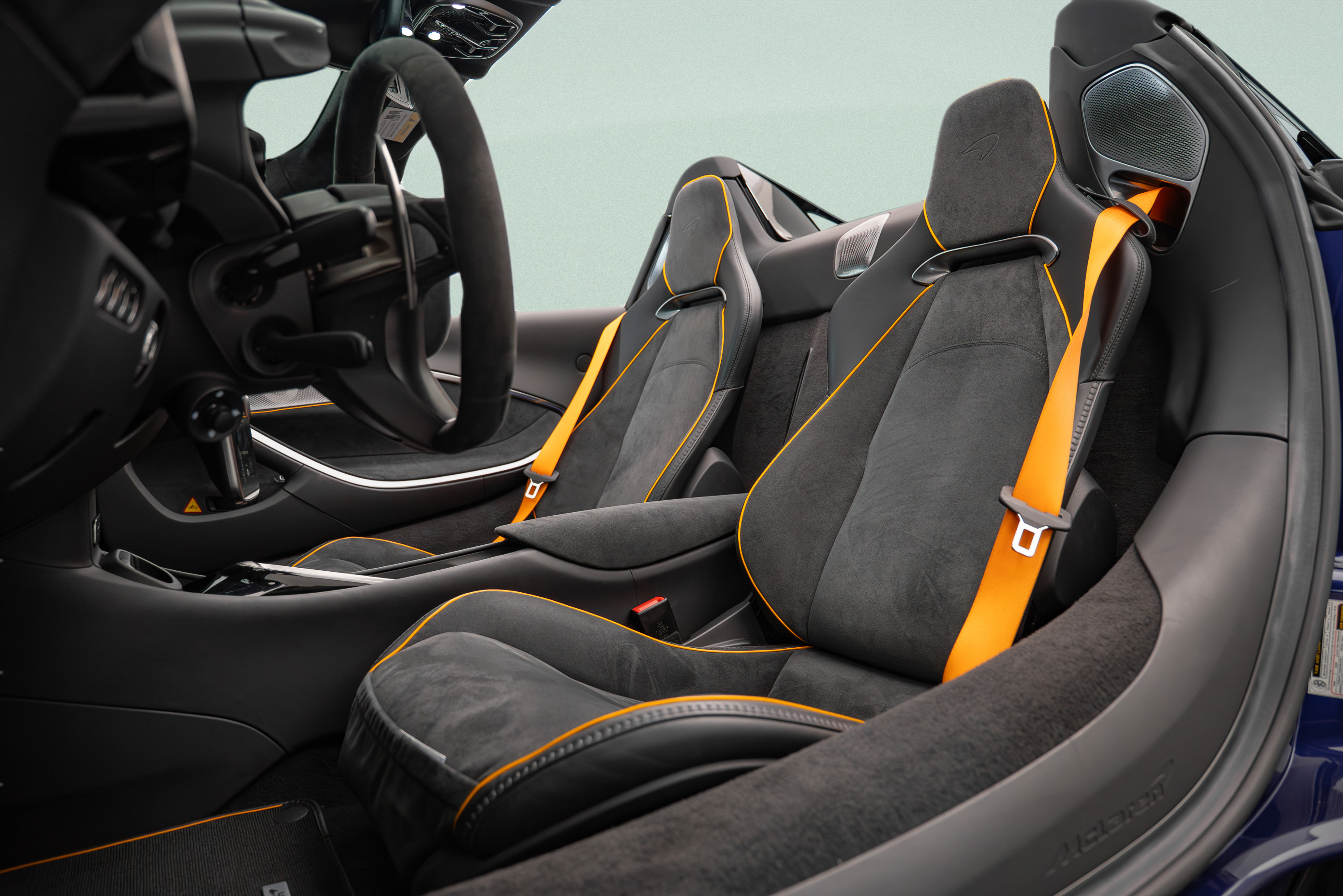 Used 2025 McLaren Artura Spider RWD image 11