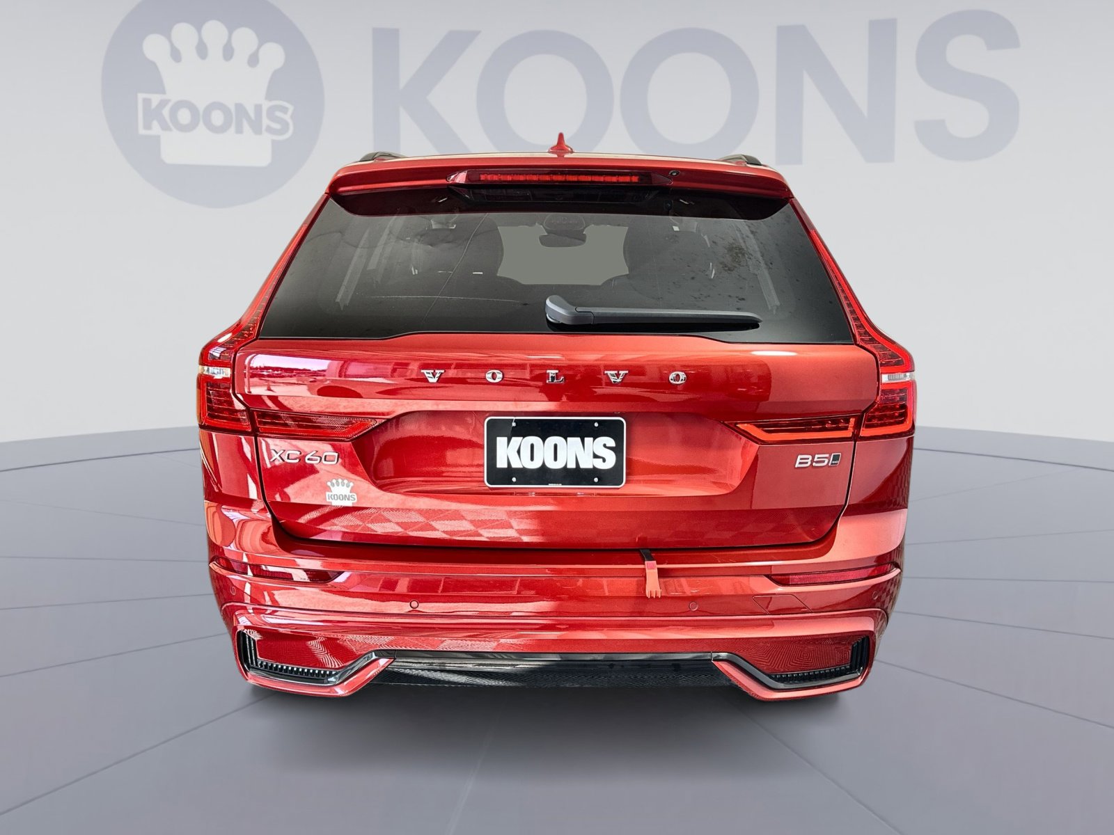 Used 2024 Volvo XC60 B5 Plus w/ Climate Package image 5