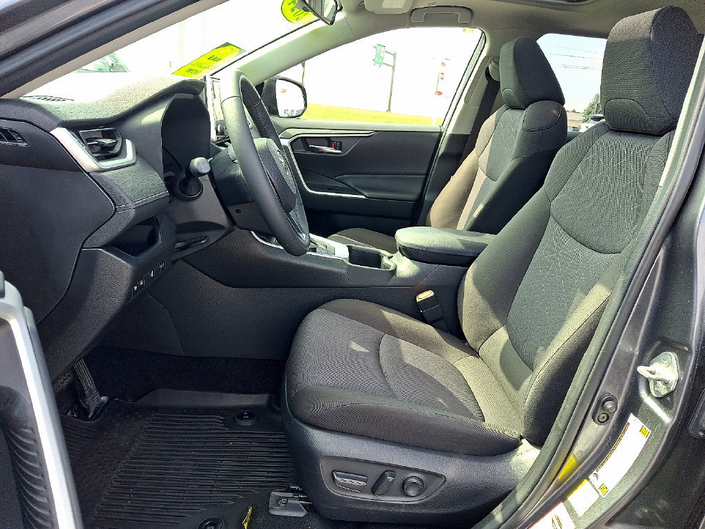 Used 2024 Toyota RAV4 XLE w/ Convenience Package AWD/4WD image 16
