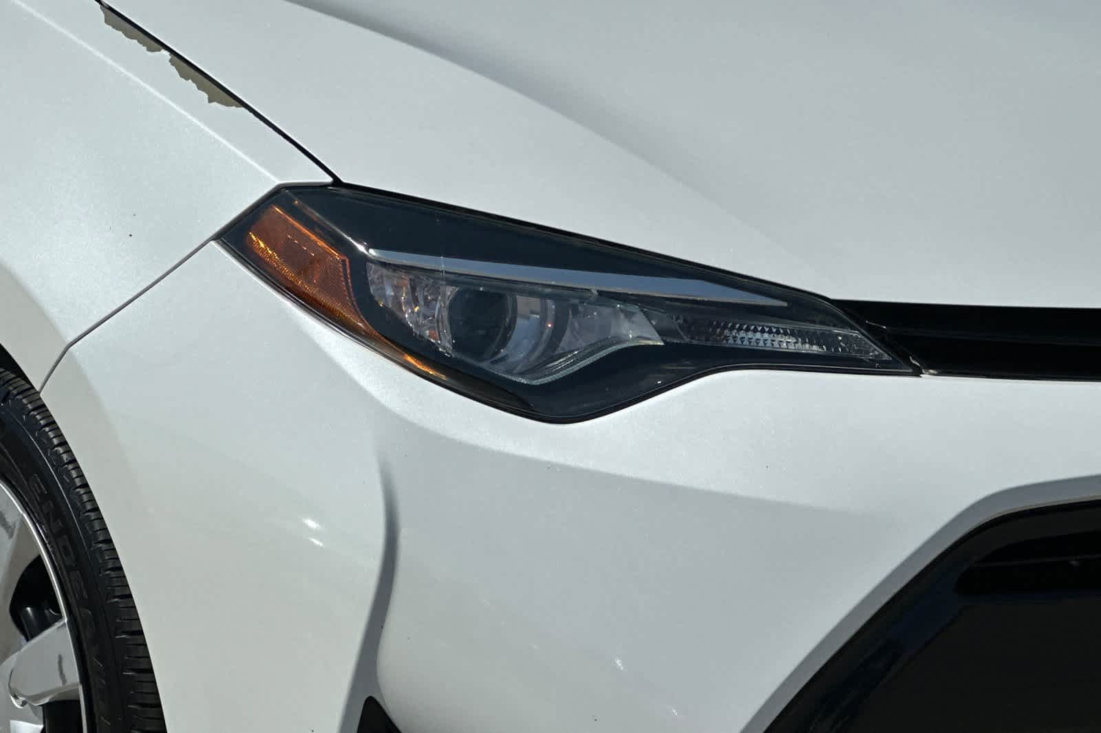Used 2017 Toyota Corolla LE w/ Carpet Mat Package (TMS) FWD image 31