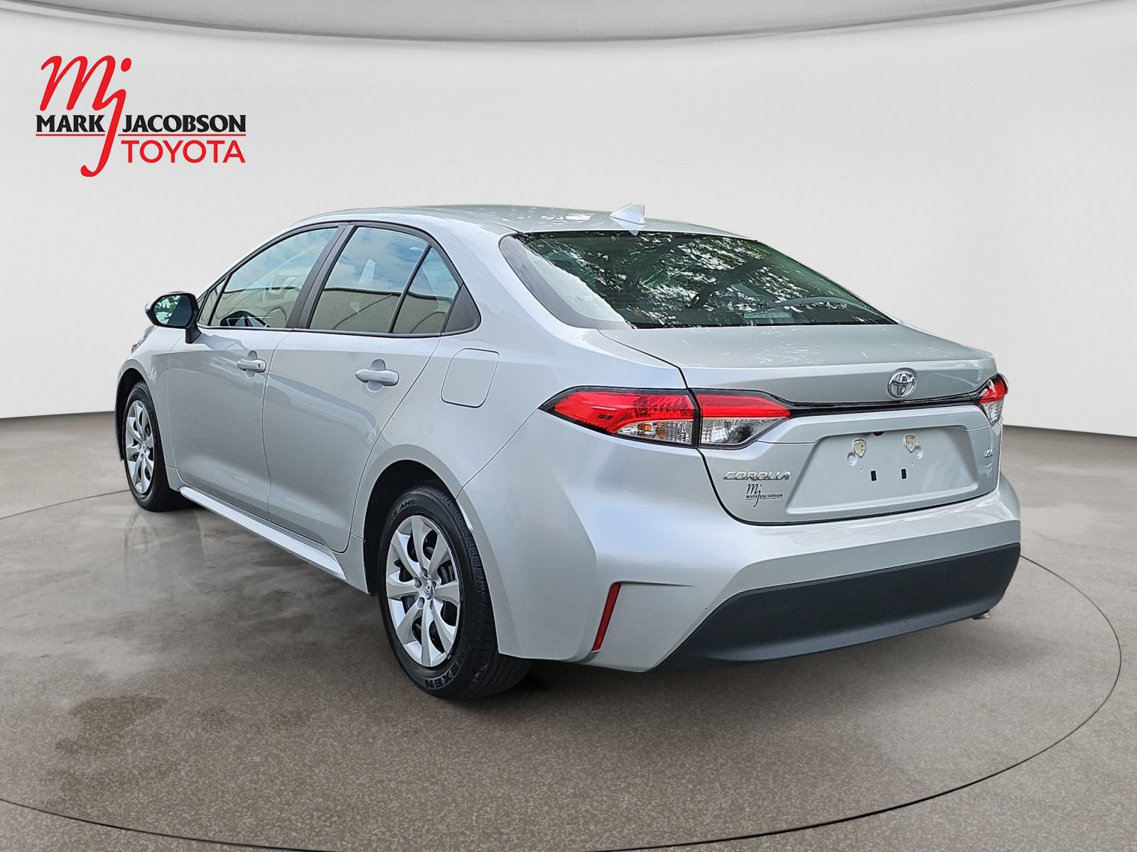 Used 2025 Toyota Corolla LE FWD image 14