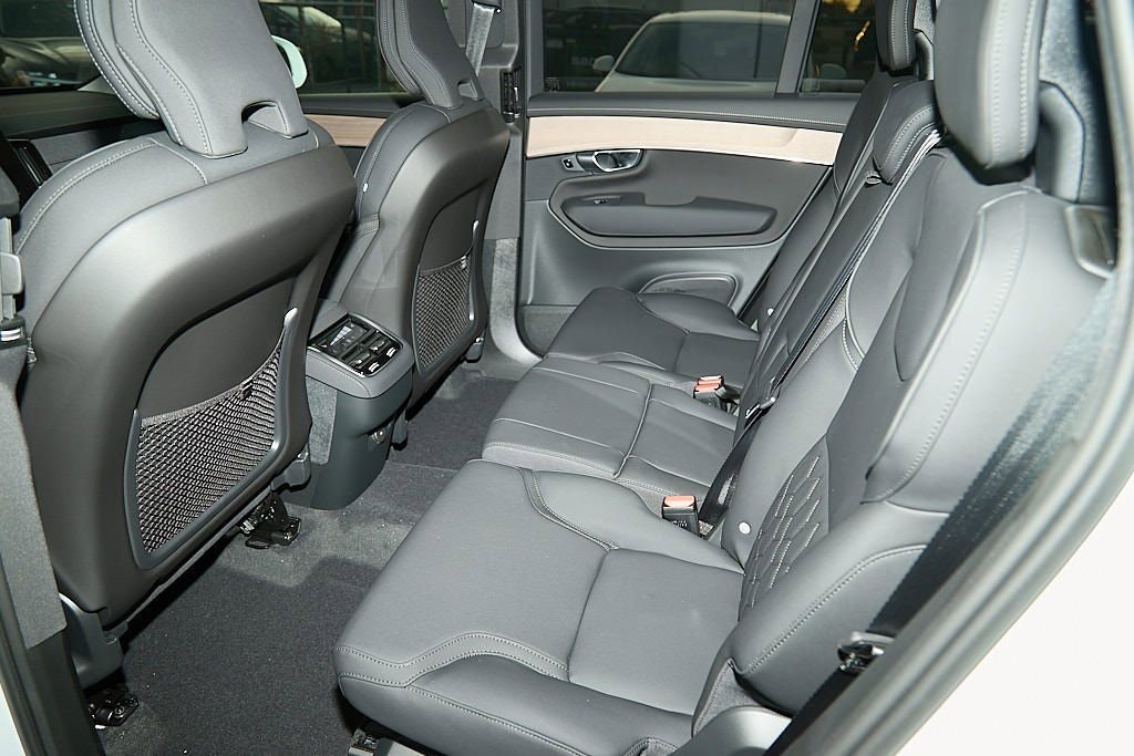 New 2026 Volvo XC90 B6 Plus w/ Protection Package image 19