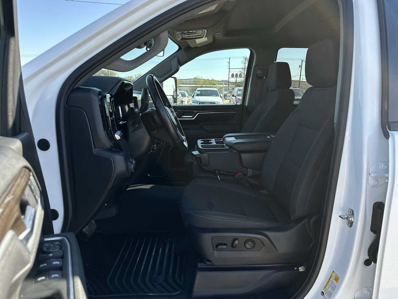Used 2025 Chevrolet Silverado 2500 LT w/ Convenience Package AWD/4WD image 10