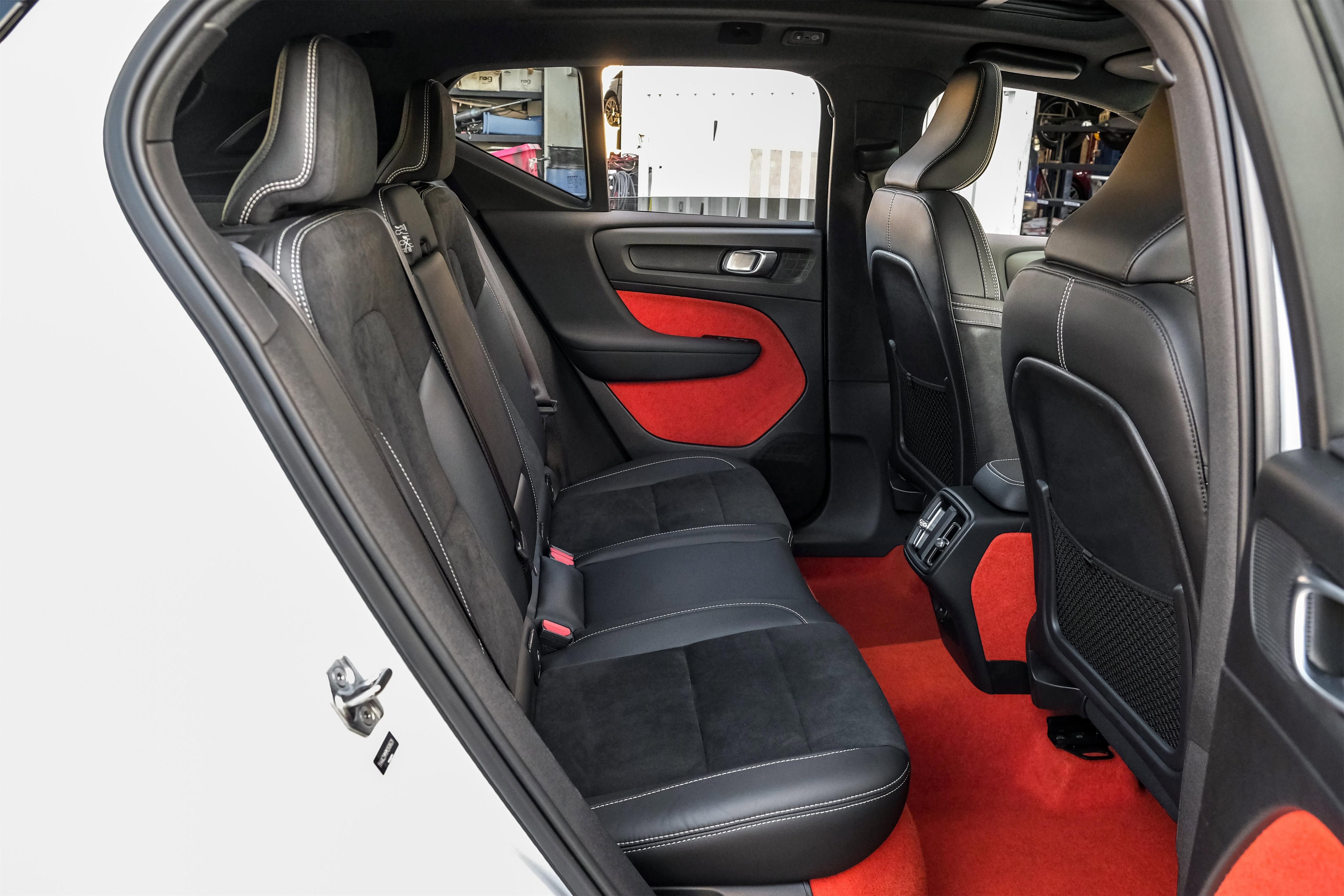 Used 2021 Volvo XC40 T4 R-Design image 38