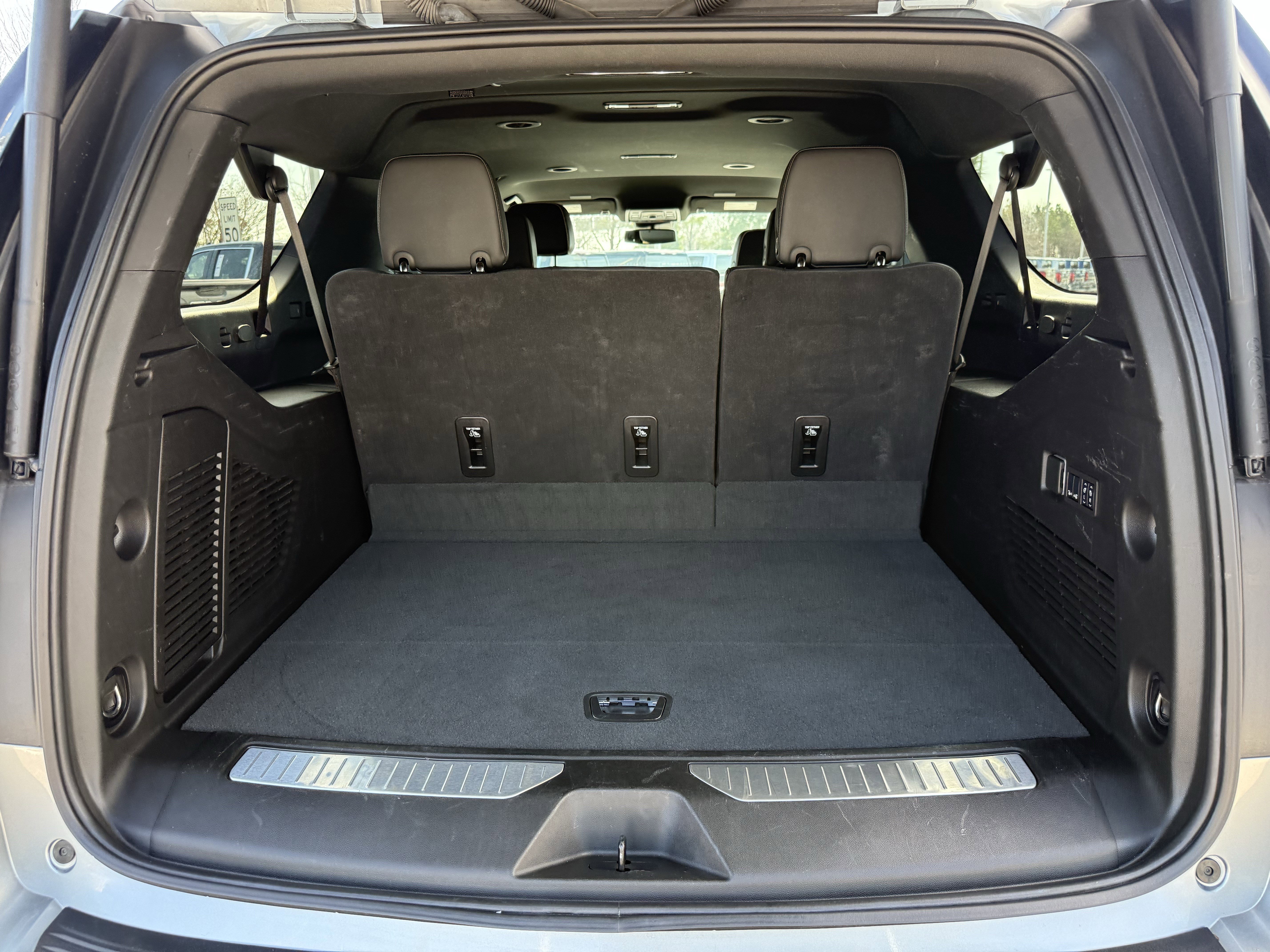 Used 2025 Chevrolet Suburban Premier image 30